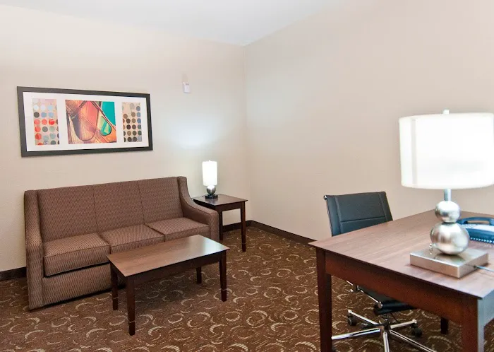 Holiday Inn Express & Suites San Antonio - Frost Bank Ctr by IHG 5
