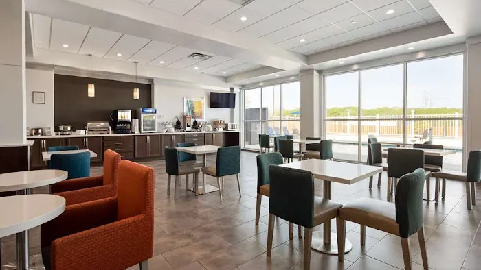Best Western Plus Roland Inn & Suites 5