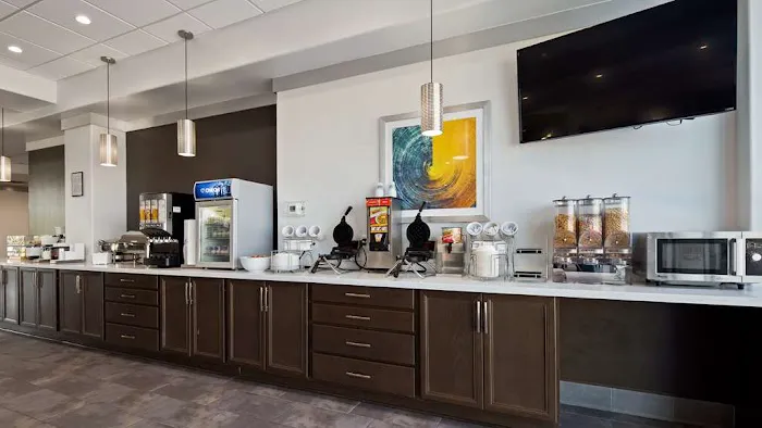 Best Western Plus Roland Inn & Suites 5