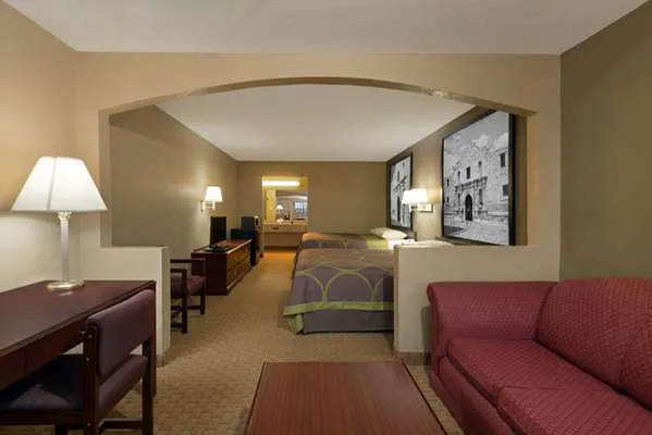 Super 8 by Wyndham San Antonio/Riverwalk Area 5