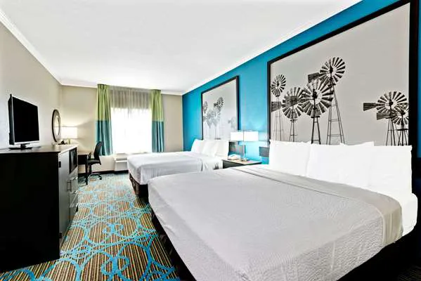 Super 8 by Wyndham San Antonio/Alamodome Area 5