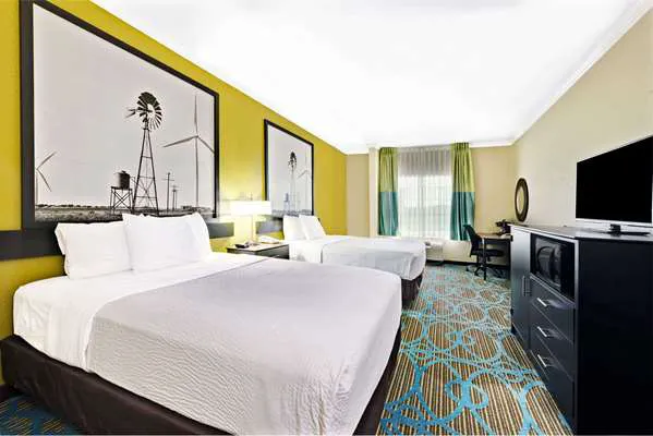 Super 8 by Wyndham San Antonio/Alamodome Area 5