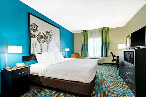 Super 8 by Wyndham San Antonio/Alamodome Area 5