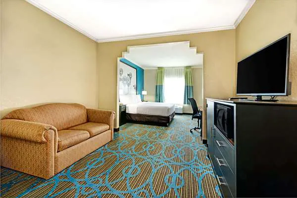 Super 8 by Wyndham San Antonio/Alamodome Area 5