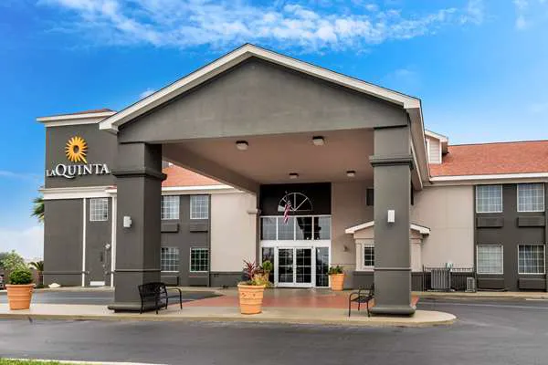 La Quinta Inn by Wyndham San Antonio Brooks City Base 5