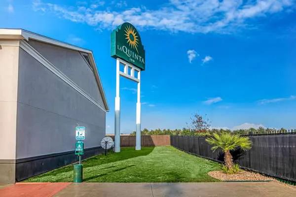 La Quinta Inn by Wyndham San Antonio Brooks City Base 5