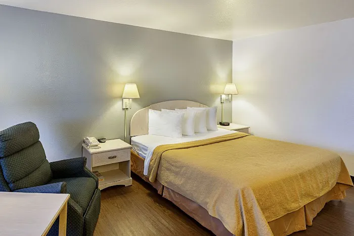 Econo Lodge Downtown South 5