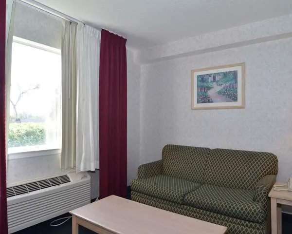 Econo Lodge Downtown South 5