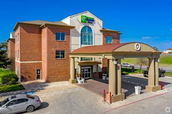 Holiday Inn Express & Suites San Antonio South 410, an IHG Hotel 5