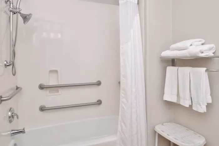 Holiday Inn Express & Suites San Antonio South 410, an IHG Hotel 5