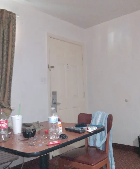 Nogalitos Motel 5