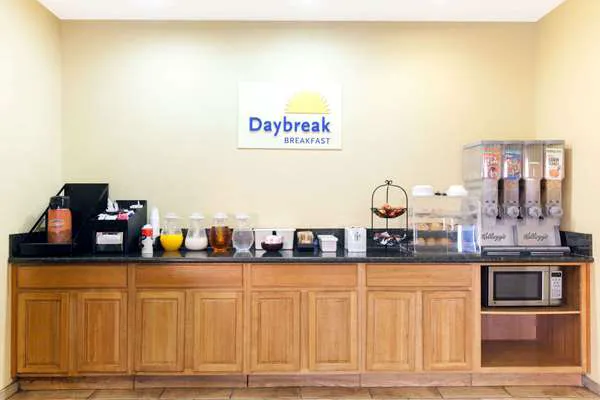 Days Inn by Wyndham San Antonio at Palo Alto 5
