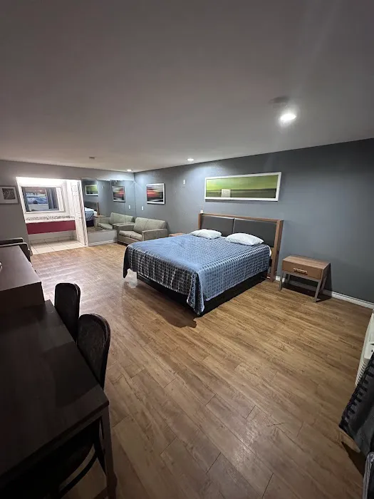 Mustang Inn & Suites 5