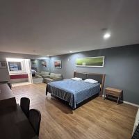 Mustang Inn & Suites ico