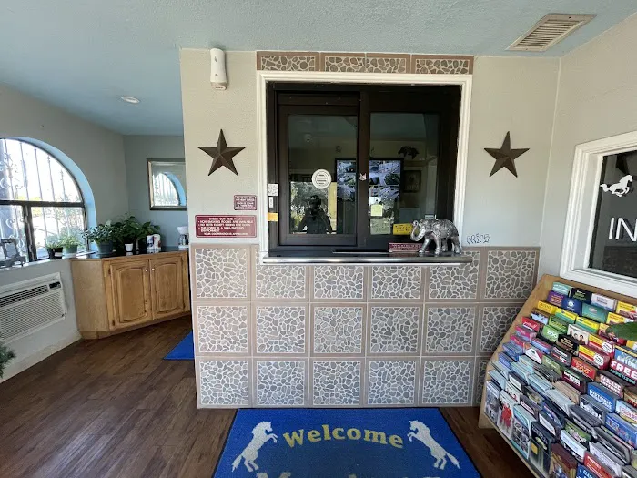 Mustang Inn & Suites 5