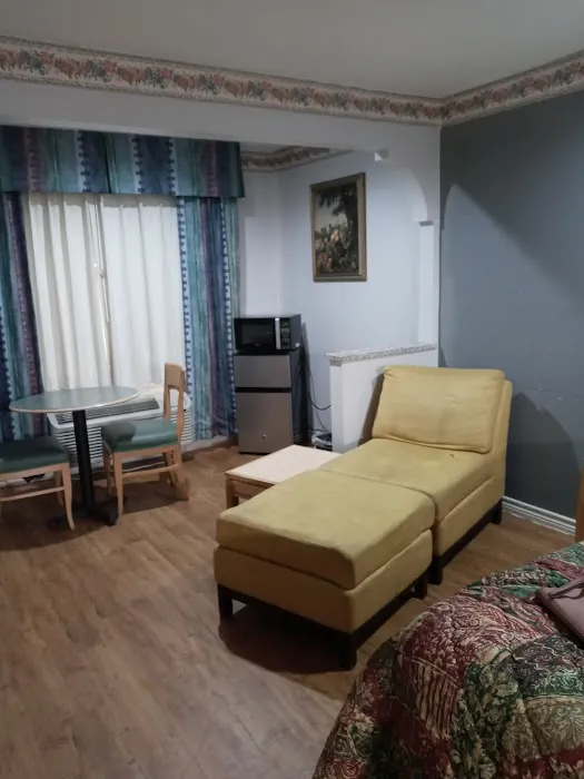 Mustang Inn & Suites 5