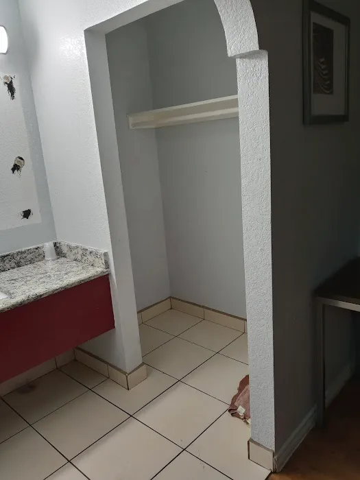Mustang Inn & Suites 5