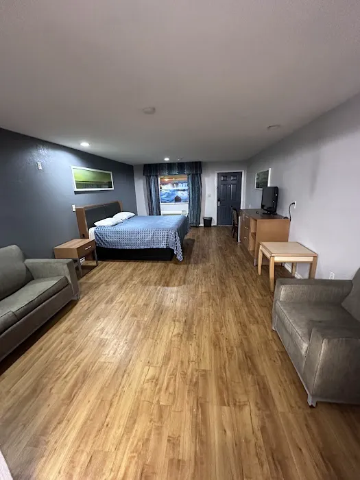 Mustang Inn & Suites 5