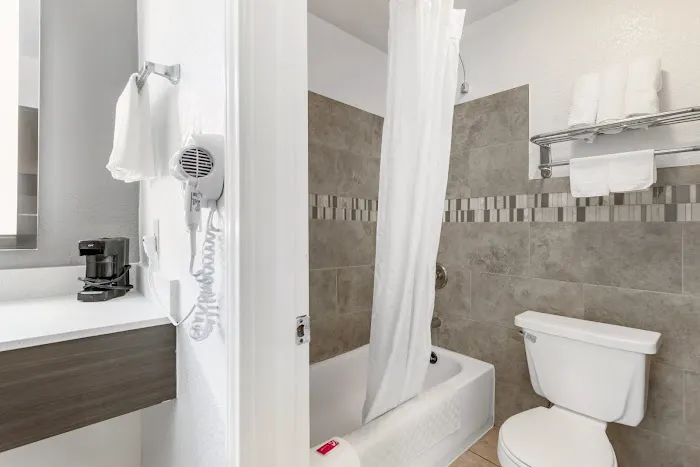 Econo Lodge Inn & Suites Near Lackland AFB 5