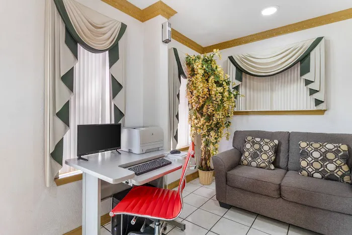 Econo Lodge Inn & Suites Near Lackland AFB 5