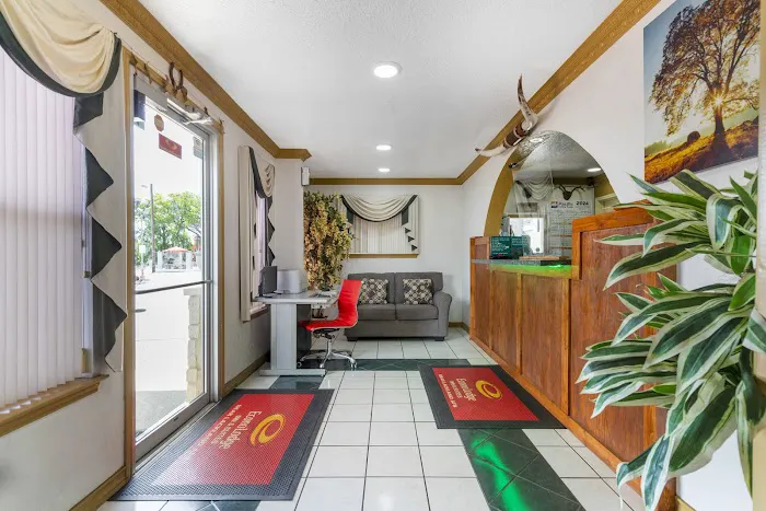 Econo Lodge Inn & Suites Near Lackland AFB 5