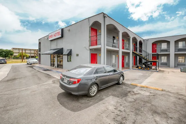 OYO Hotel San Antonio Lackland Air Force Base West 5