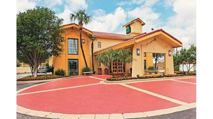 La Quinta Inn by Wyndham San Antonio Lackland 5
