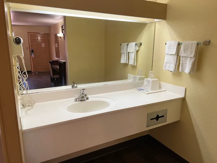 Executive Inn & Suites Near Lackland AFB 5