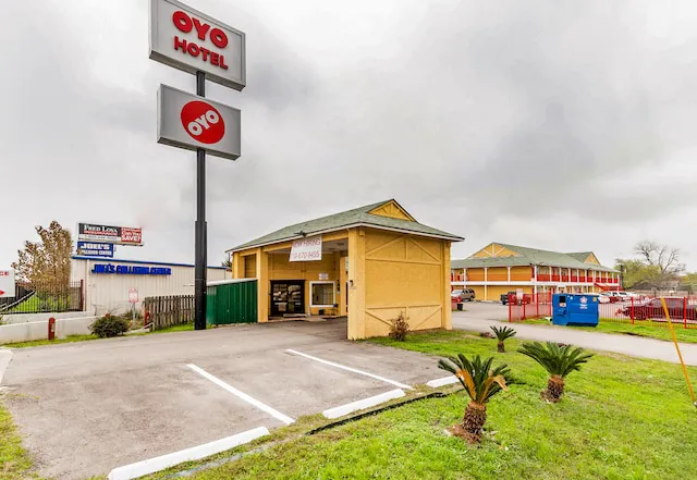 OYO Hotel San Antonio Lackland near Seaworld 5