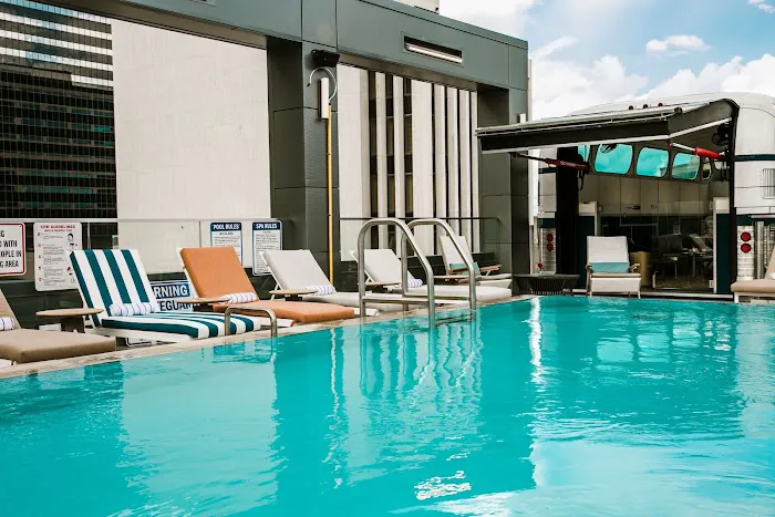 Bobby Hotel 5