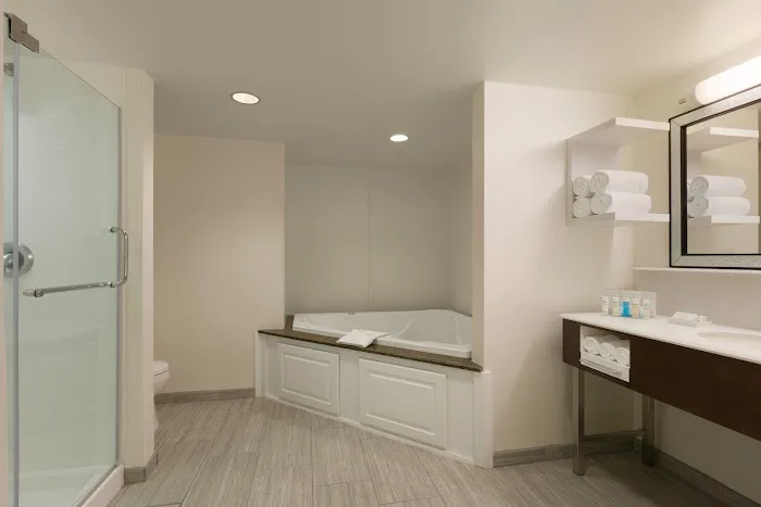 Hampton Inn & Suites Nashville-Downtown 5