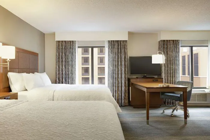 Hampton Inn & Suites Nashville-Downtown 5