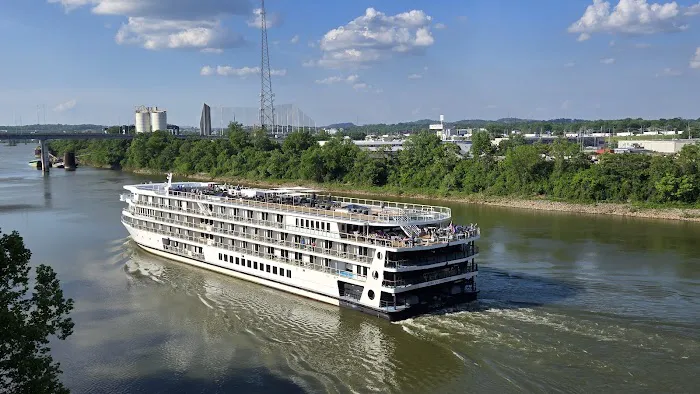 Eve on the River 305 5