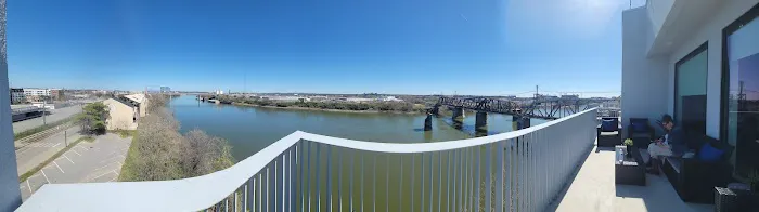 Eve on the River 305 5