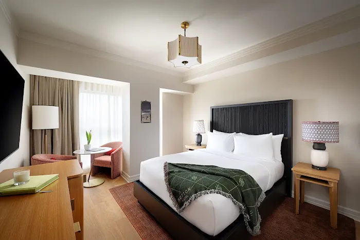 Hutton Hotel 5
