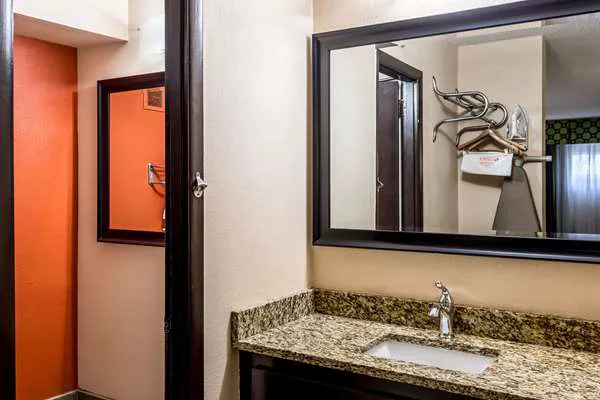 Comfort Inn & Suites Nashville Downtown - Stadium 5