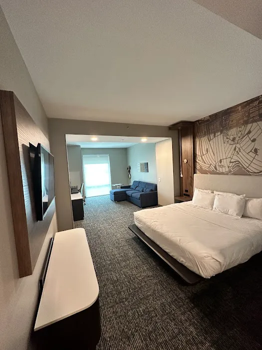 La Quinta Inn & Suites by Wyndham Nashville 5