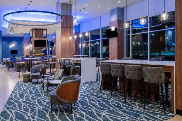 La Quinta Inn & Suites by Wyndham Nashville 5