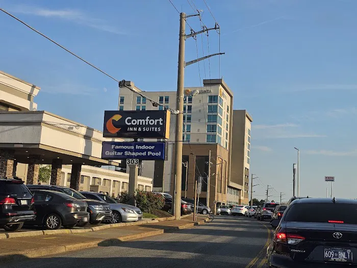 La Quinta Inn & Suites by Wyndham Nashville 5