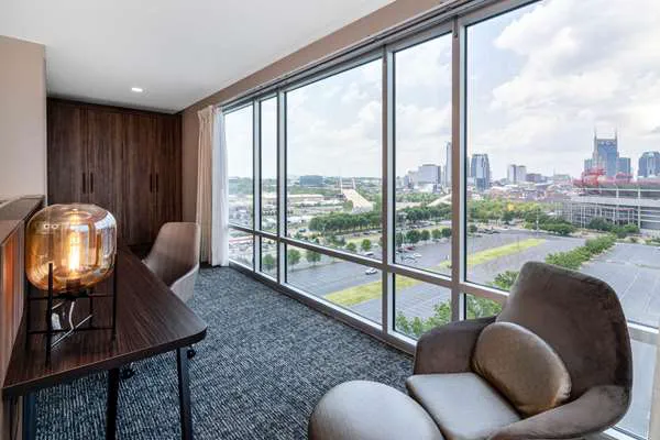 La Quinta Inn & Suites by Wyndham Nashville 5