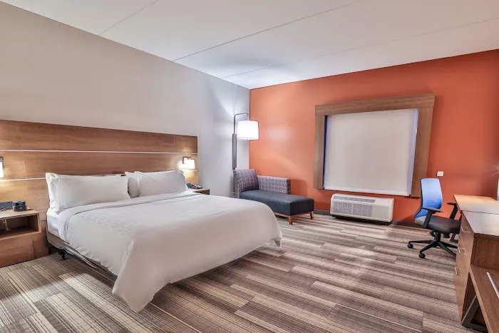 Holiday Inn Express & Suites Nashville Metrocenter Downtown by IHG 5