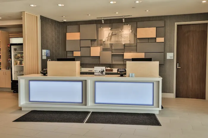 Holiday Inn Express & Suites Nashville Metrocenter Downtown by IHG 5