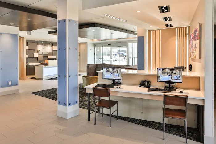 Holiday Inn Express & Suites Nashville Metrocenter Downtown by IHG 5