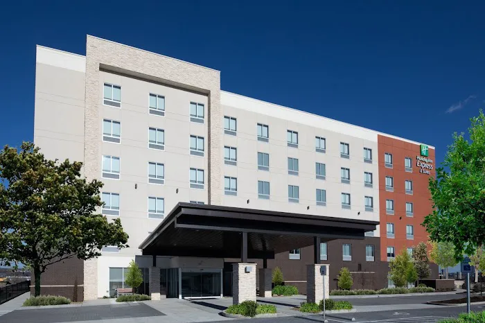 Holiday Inn Express & Suites Nashville Metrocenter Downtown by IHG 5