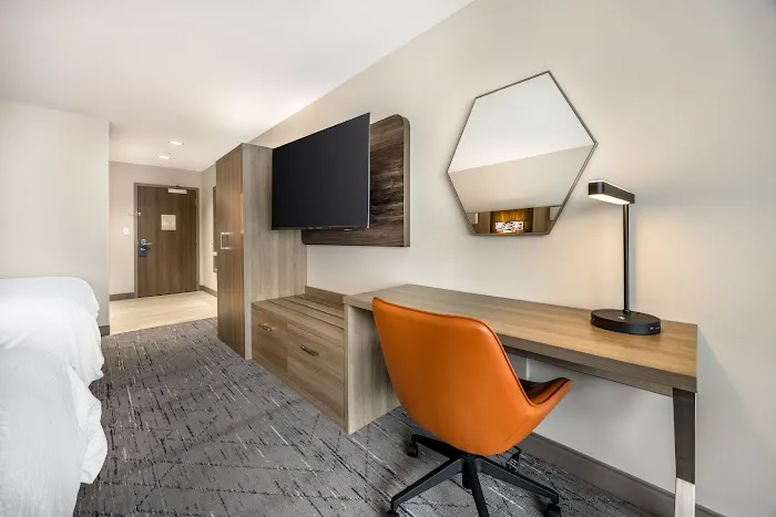 Holiday Inn Express and Suites Nashville West End Univ Area, an IHG Hotel 5