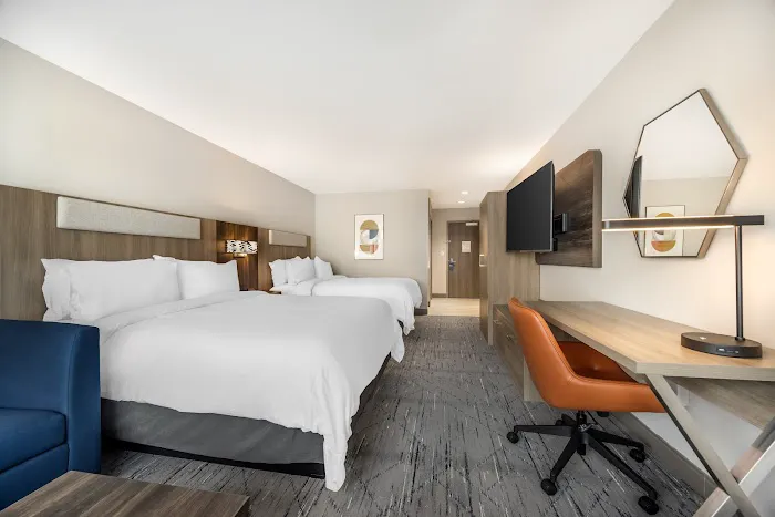 Holiday Inn Express and Suites Nashville West End Univ Area, an IHG Hotel 5