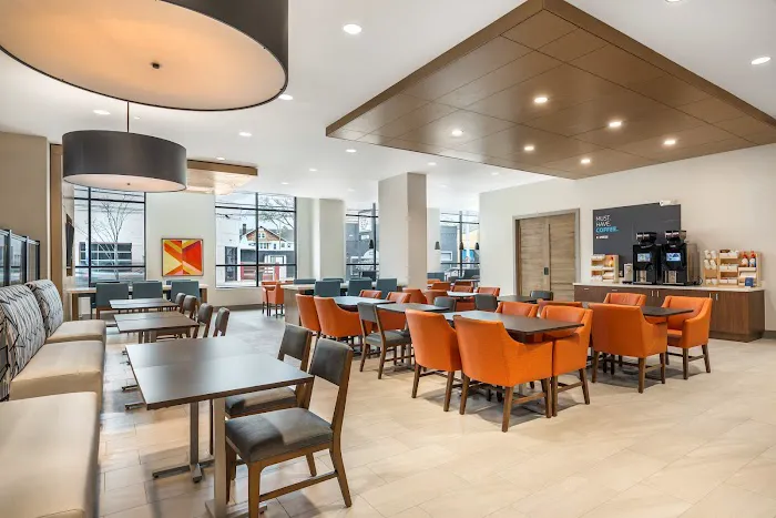 Holiday Inn Express and Suites Nashville West End Univ Area, an IHG Hotel 5