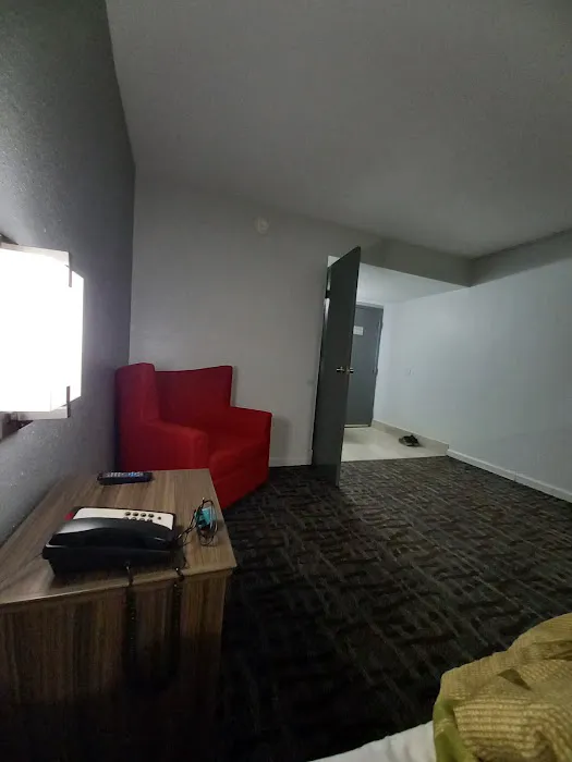 Regency Inn & Suites 5