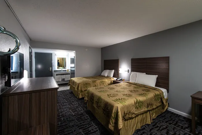 Regency Inn & Suites 5