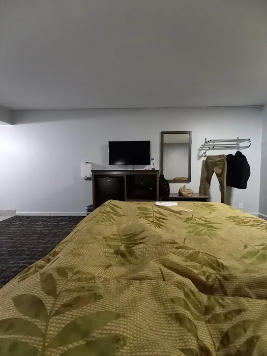 Regency Inn & Suites 5